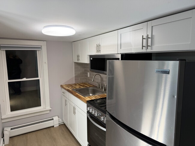 100 Main St in Newmarket, NH - Building Photo - Building Photo