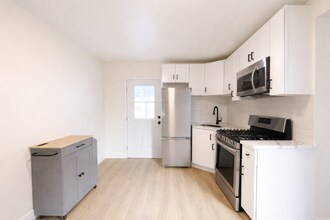 4944 Coke Ave, Unit 2 in Lakewood, CA - Foto de edificio - Building Photo