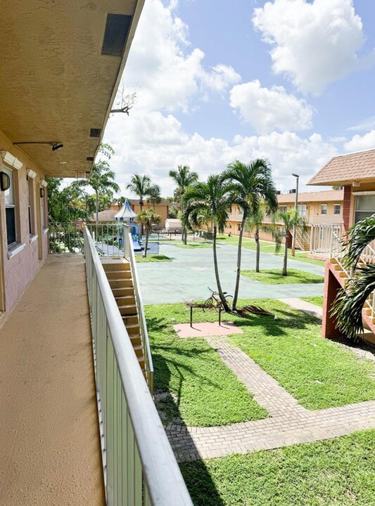 101 NE 41st St in Oakland Park, FL - Building Photo