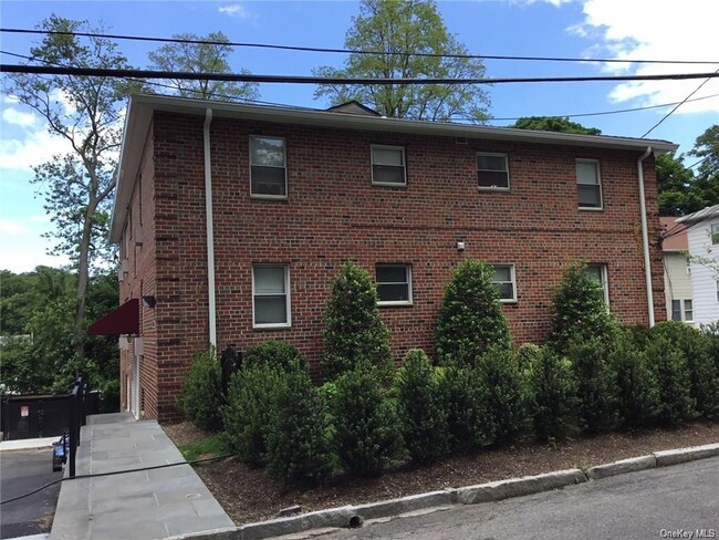 111 Kensington Rd in Bronxville, NY - Building Photo - Building Photo