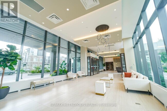 10-910 Honeycrisp Cres in Vaughan, ON - Building Photo - Building Photo