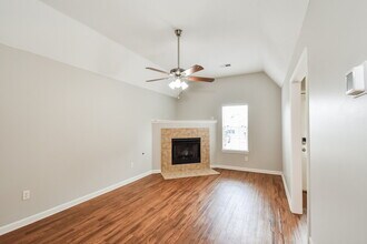 9296 Brooks Dr in Olive Branch, MS - Foto de edificio - Building Photo