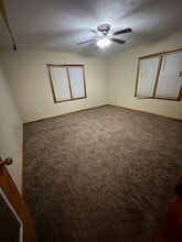 301 E 7th St in Hoisington, KS - Building Photo - Building Photo