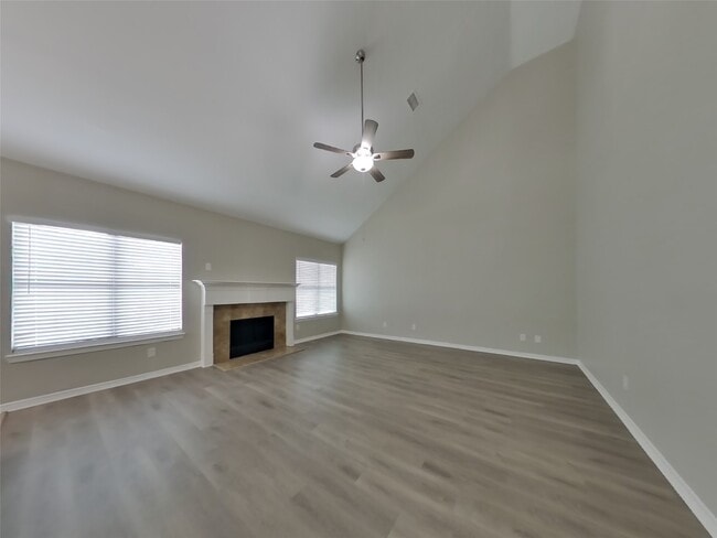 963 Oak Lynn Dr in Willis, TX - Building Photo - Building Photo