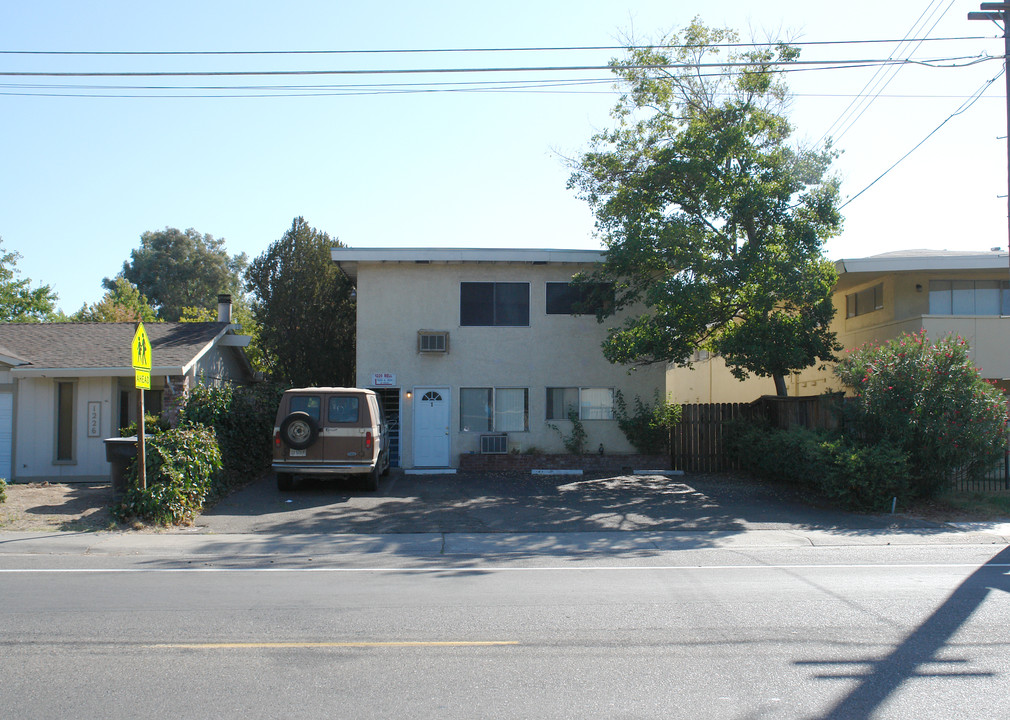 1220 Bell St in Sacramento, CA - Foto de edificio