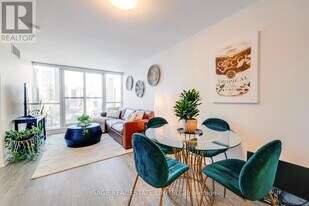 320 Richmond St E in Toronto, ON - Building Photo