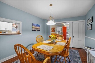 12 Hammond St in Newport, RI - Building Photo - Building Photo
