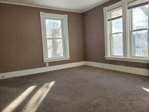 68 South St in Keene, NH - Foto de edificio - Building Photo