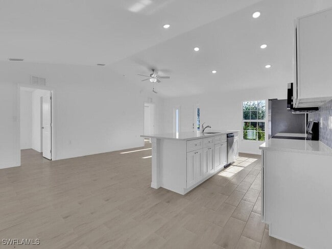 2705 NW 22nd Pl in Cape Coral, FL - Building Photo - Building Photo