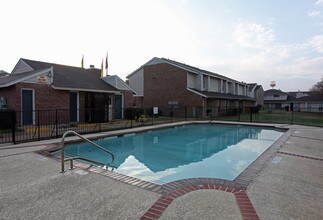 Glenshire Villas Apartments in Balch Springs, TX - Building Photo - Building Photo