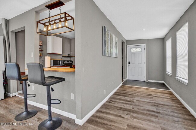 property at 3323 Myrtle Ave N
