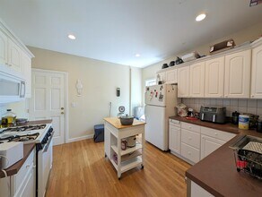 15 Paulina St, Unit 1 in Somerville, MA - Building Photo - Building Photo