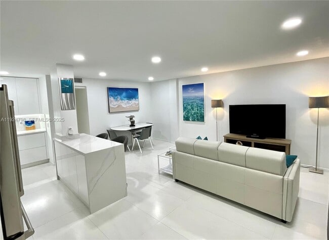 1100 Alton Rd in Miami Beach, FL - Building Photo - Building Photo