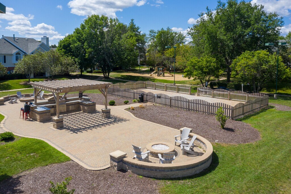 Arbors of Brookdale Apartments in Naperville, IL