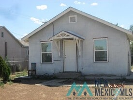 706 S 2nd St in Artesia, NM - Building Photo