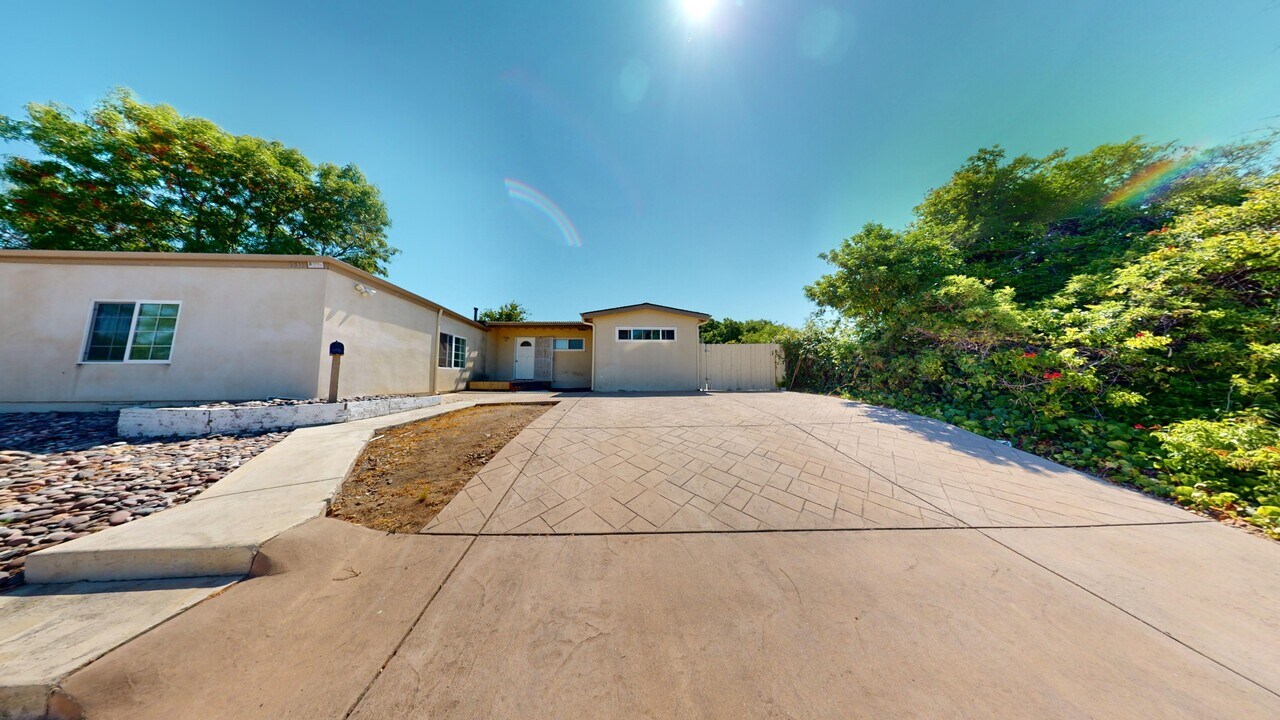 5311 Saxon St in San Diego, CA - Building Photo