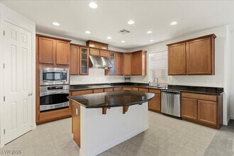 2 Corte Belleza in Henderson, NV - Building Photo - Building Photo