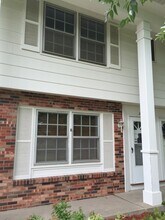 915 Oakcrest St in Iowa City, IA - Building Photo - Building Photo