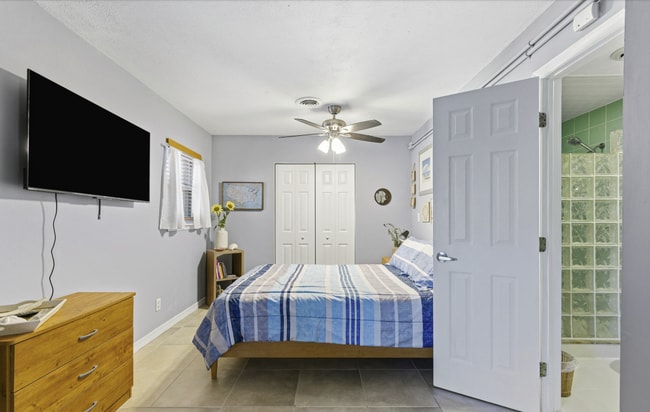 1811 Eastern Dr, Unit 1811 Eastern Dr. in Jacksonville Beach, FL - Foto de edificio - Building Photo