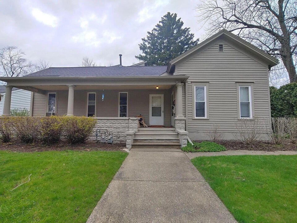 703 Elm St-Unit -B in Valparaiso, IN - Building Photo