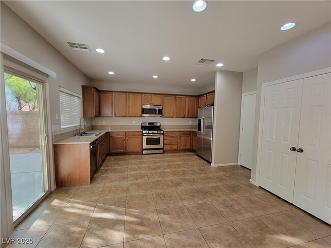 10668 Moss Lake St in Las Vegas, NV - Building Photo - Building Photo