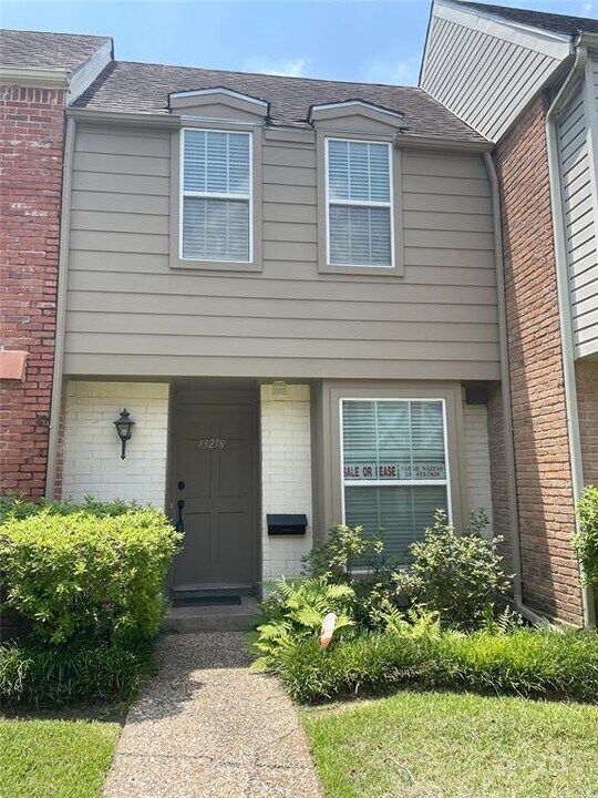 13278 Trail Hollow Dr in Houston, TX - Building Photo
