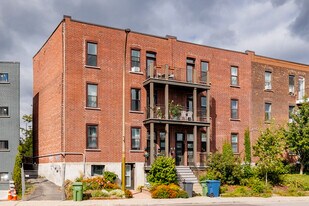 5663 St Rue in Montréal, QC - Building Photo