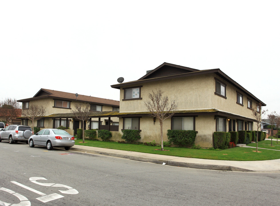 9604 Mayne St in Bellflower, CA - Building Photo