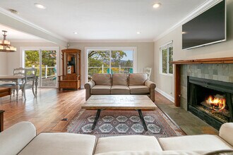 27687 N Bay Rd in Lake Arrowhead, CA - Building Photo - Building Photo