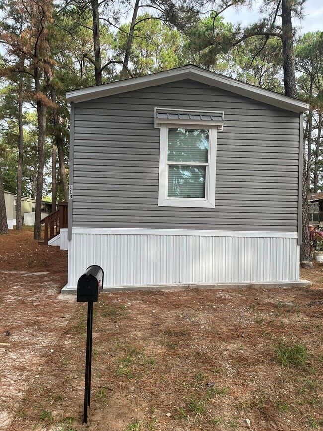 113 Sharon St in Conroe, TX - Foto de edificio - Building Photo