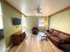 1205 St Charles Ave in New Orleans, LA - Building Photo - Building Photo