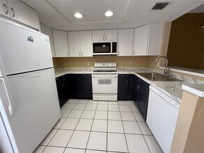 3208 San Remo Cir in Homestead, FL - Building Photo - Building Photo