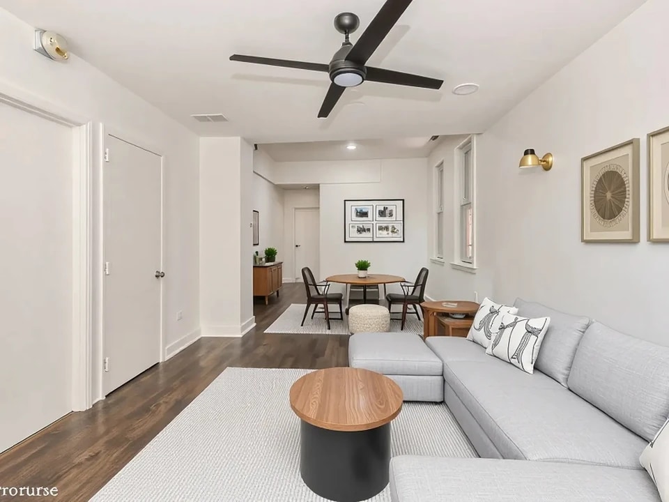 2102 W Roscoe St, Unit 2F in Chicago, IL - Building Photo