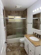 24 La Vista Way, Unit 24 in San Rafael, CA - Foto de edificio - Building Photo