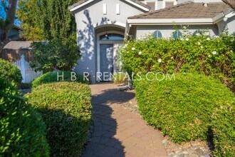 422 Meyenberg Ave in Ripon, CA - Building Photo - Building Photo