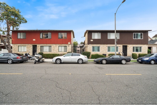 617 Cedar Ave in Long Beach, CA - Foto de edificio - Building Photo