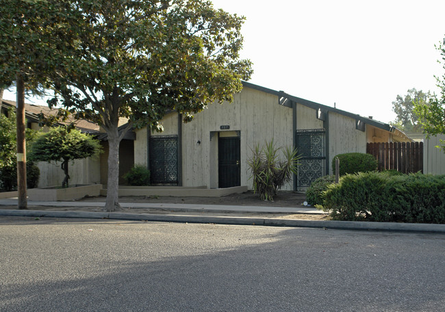 381-391 S Phillip Ave in Fresno, CA - Foto de edificio - Building Photo