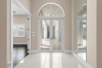 15503 Temple Blvd in Westlake, FL - Foto de edificio - Building Photo