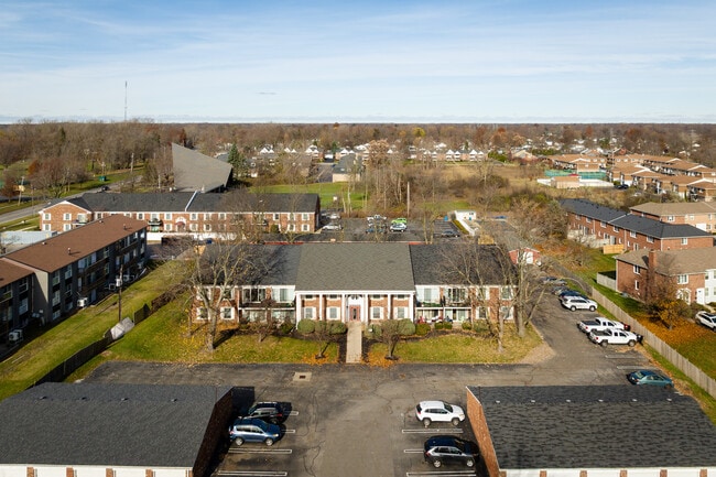 Sturbridge Apartments, LLC in Williamsville, NY - Building Photo - Building Photo