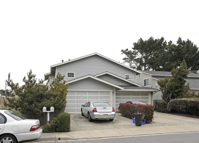 451-453 Laurel Ave in Half Moon Bay, CA - Foto de edificio - Building Photo