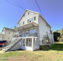 647 Laurel St in Dickson City, PA - Building Photo