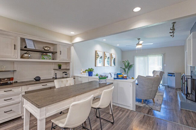 Settler's Creek Apartments in Austin, TX - Building Photo - Interior Photo