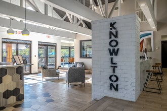 Knowlton Apartment Homes in Mesquite, TX - Foto de edificio - Lobby