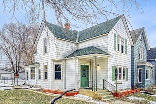 911 Sims Ave, Unit 3207-3207-3B in St. Paul, MN - Building Photo