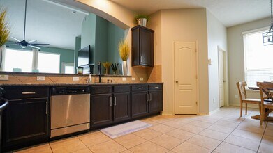 2109 Mooncrest Dr in Houston, TX - Building Photo - Building Photo