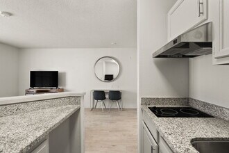 AVIA North Shore in Jeffersonville, IN - Foto de edificio - Building Photo