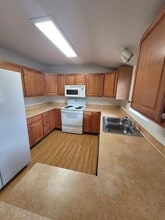 138 B St in Springfield, OR - Building Photo - Building Photo