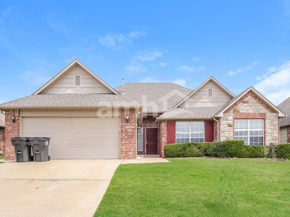 11715 S Locust Ave in Jenks, OK - Building Photo