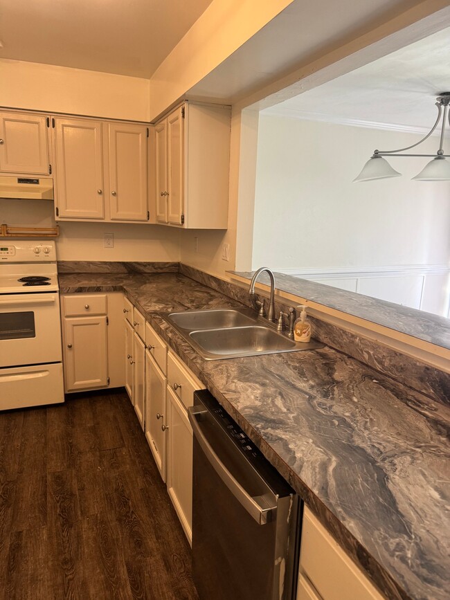 property at 728 Kennesaw Ct