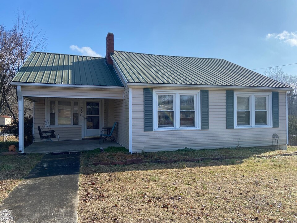 306 Washboard Rd in Thomasville, NC - Building Photo